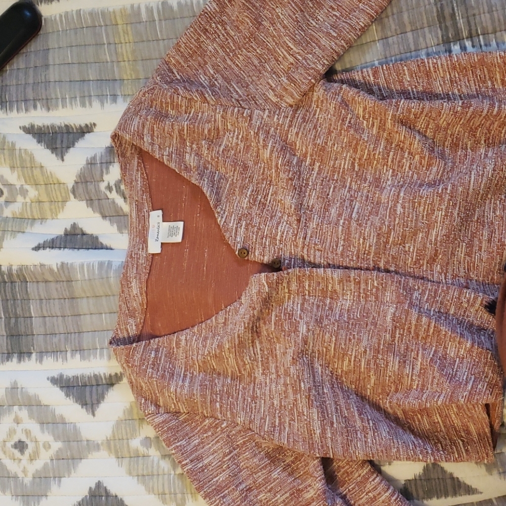 Super cute Urban Romantics top
